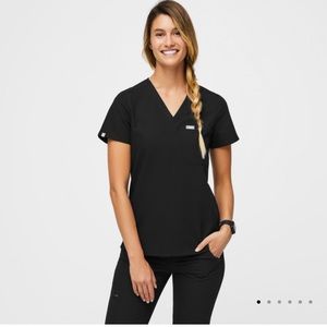 Black Figs Catarina One-Pocket Scrub Top